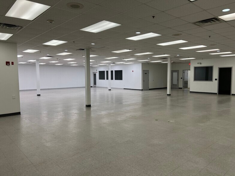 More Photos Of 40 Braintree St, Allston Warehouse For Lease