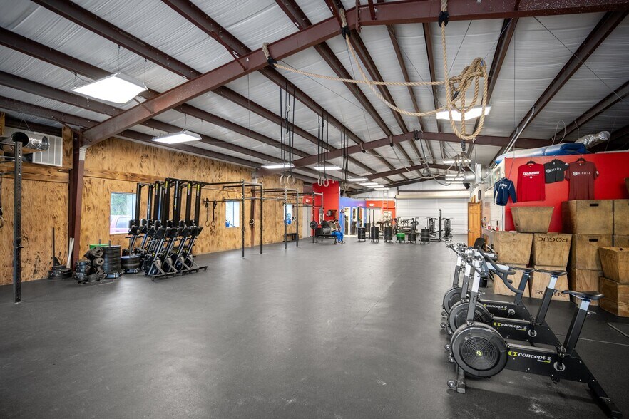 More Photos Of 140 NE Yellow Pine Ave, Madison Restaurant For Sale