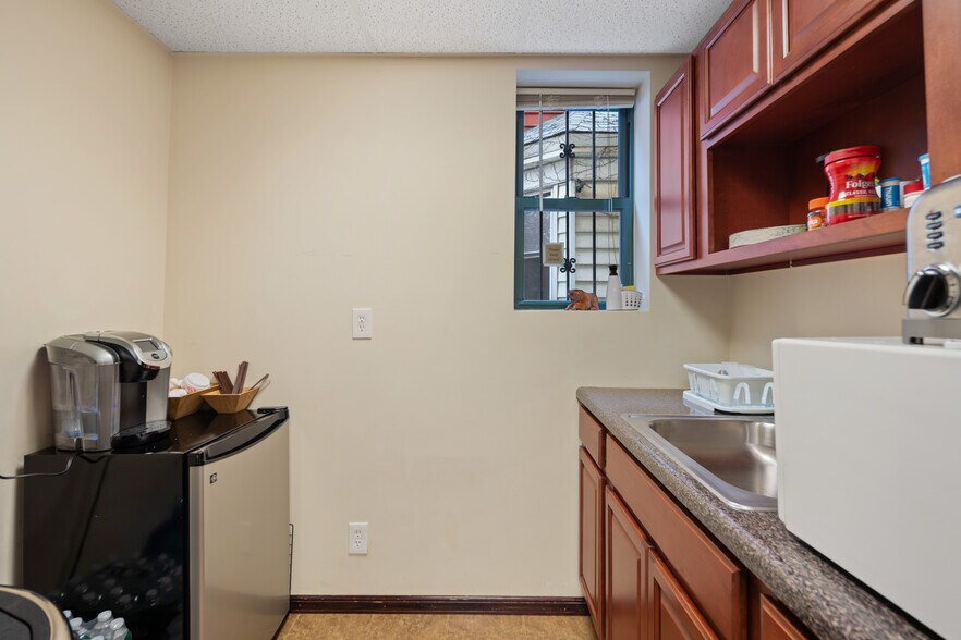 More Photos Of 251 E 5th St, Brooklyn Office Residential For Lease