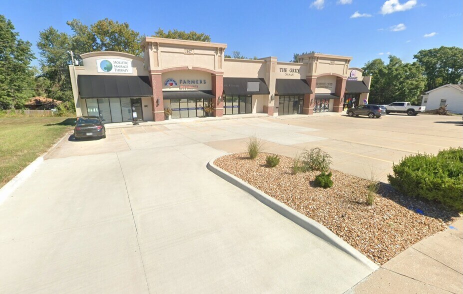 Primary Photo Of 805-807 W Main St, Blue Springs Storefront Retail Office For Sale