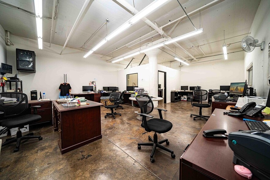 More Photos Of 4383 Fruitland Ave, Vernon Manufacturing For Sale