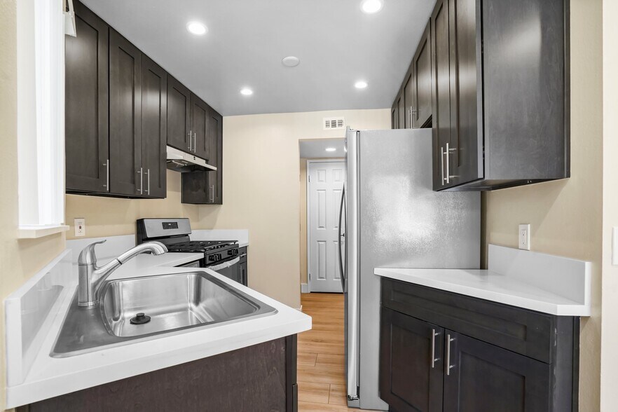 More Photos Of 1207 N Columbus Ave, Glendale Apartments For Sale