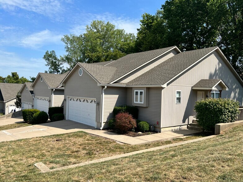 More Photos Of 3005-3033 S Shrank Cir, Independence Apartments For Sale