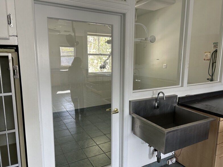 More Photos Of 176 N Highland Ave, Ossining Medical For Lease