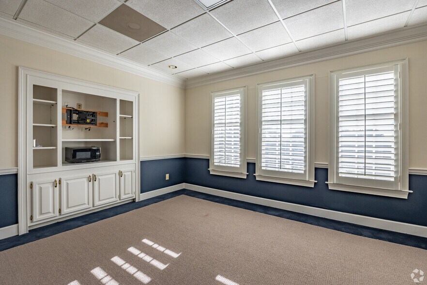 More Photos Of 600 Village Trace NE, Marietta Loft Creative Space For Lease