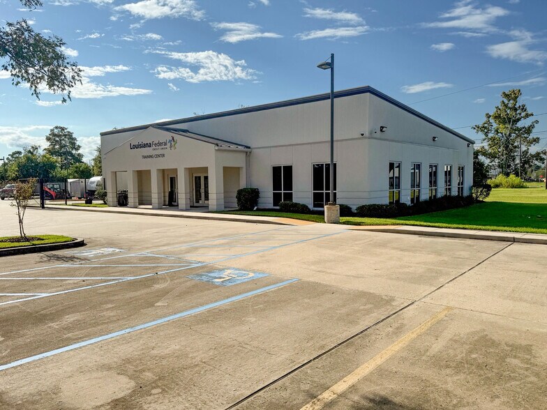 More Photos Of 805 Robin St and 406 Airline Highway, Laplace Office For Lease