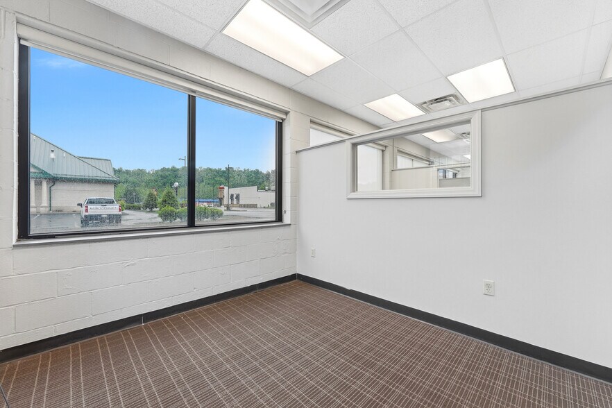 More Photos Of 34 Sterling Dr, Morgantown Flex For Lease