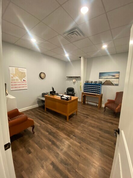 More Photos Of 5802-82 E Highway 62, Lubbock Light Distribution For Lease