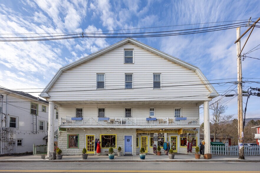 More Photos Of 5-9 Rock City Rd, Woodstock Storefront Retail Residential For Sale