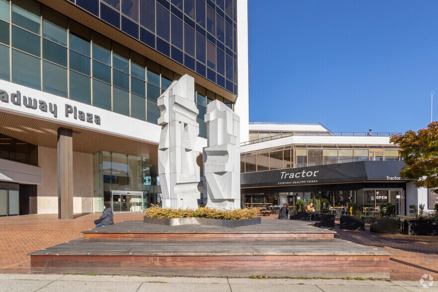 More Photos Of 601 W Broadway, Vancouver Office For Lease