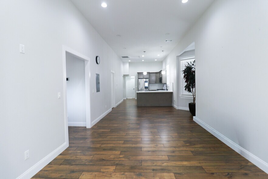 More Photos Of 875 Wood St, Oakland Apartments For Sale