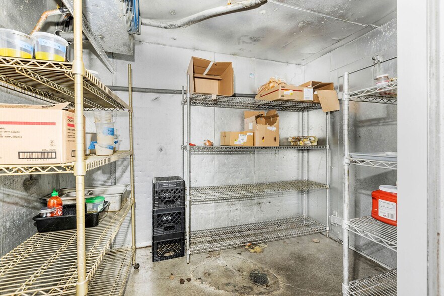 More Photos Of 2235 Bauer Rd, Batavia Unknown For Lease