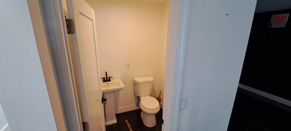 More Photos Of 21-23 N Dean St, Englewood Freestanding For Lease