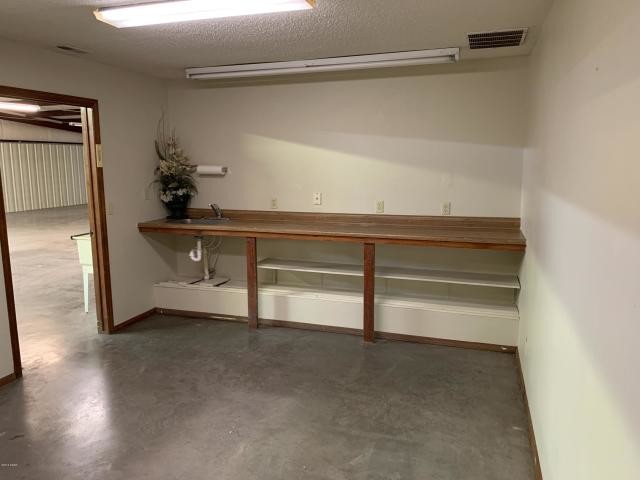 More Photos Of 600 Broadway St, Joplin Warehouse For Sale