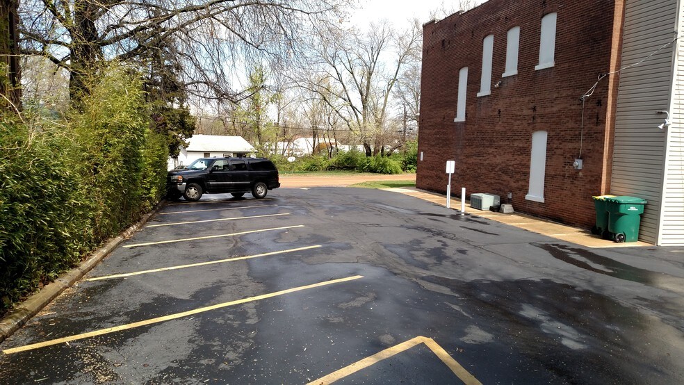 More Photos Of 8464 Lackland Rd, Saint Louis Religious Facility For Sale