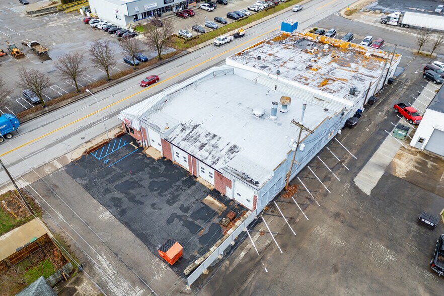 More Photos Of 1441 Central Ave, Columbus Auto Repair For Lease