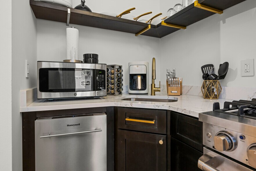 More Photos Of 9-13 Broadway St, Asheville Storefront Retail Office For Sale