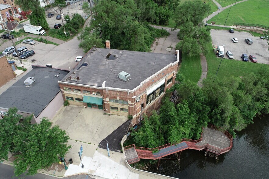 More Photos Of 2 W Michigan Ave, Ypsilanti Freestanding For Lease