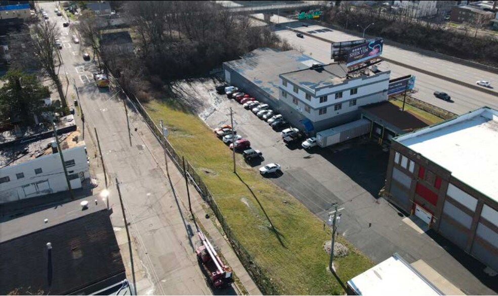 More Photos Of 2331 Terhune Aly, Cincinnati Warehouse For Lease