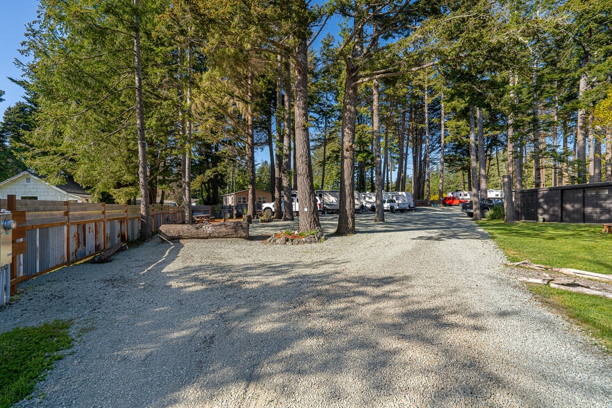 More Photos Of 1175 2nd St SE, Bandon Hotel For Sale