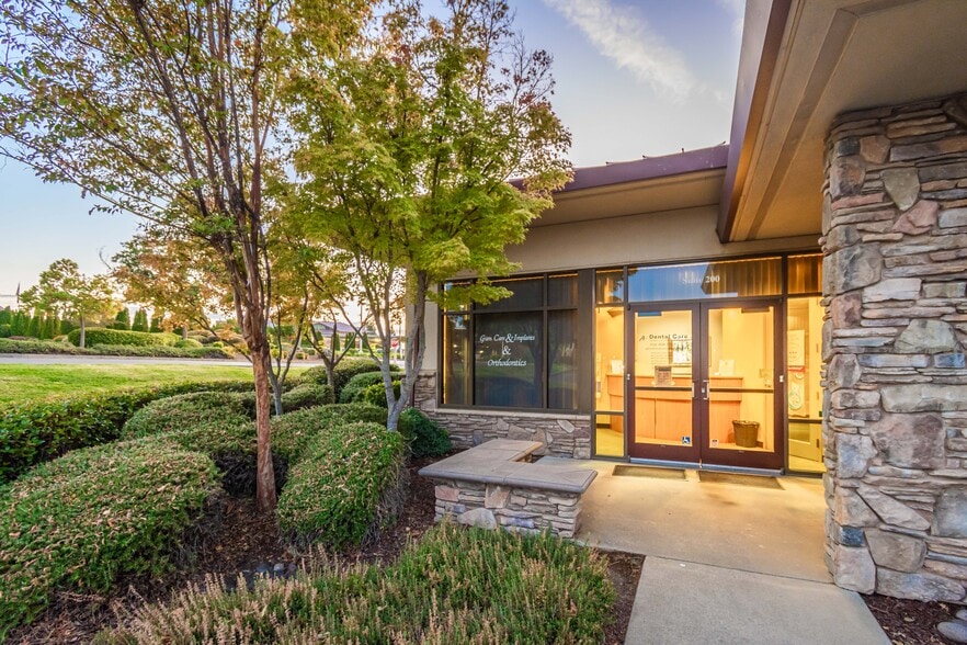 More Photos Of 945 Orchard Creek Ln, Lincoln Medical For Sale