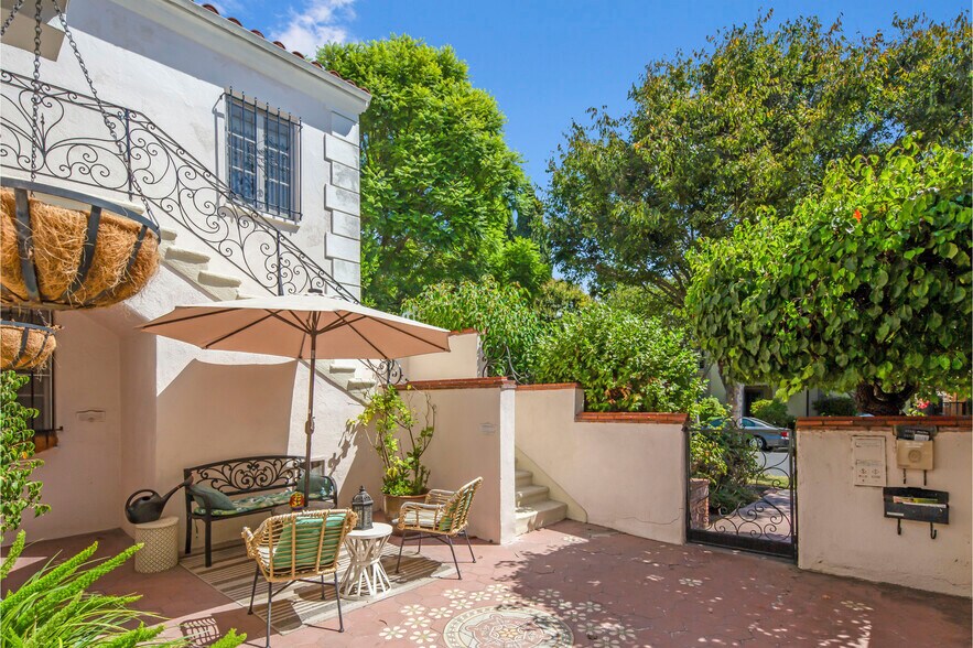 More Photos Of 205 S Reeves Dr, Beverly Hills Apartments For Sale