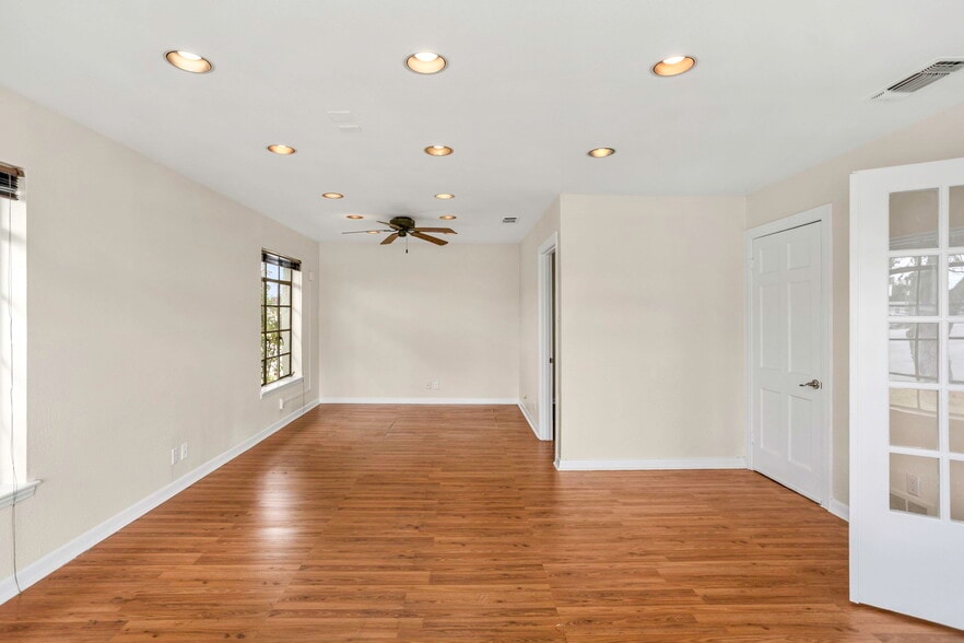 More Photos Of 5600 San Pedro Ave, San Antonio Office Residential For Sale