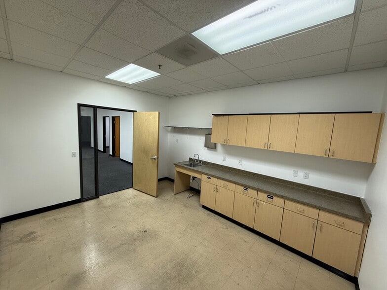 More Photos Of 5765 S Rainbow Blvd, Las Vegas Office For Lease