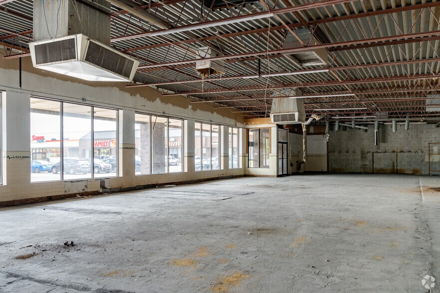 More Photos Of 11956-11972 N Saginaw St, Mount Morris General Retail For Sale