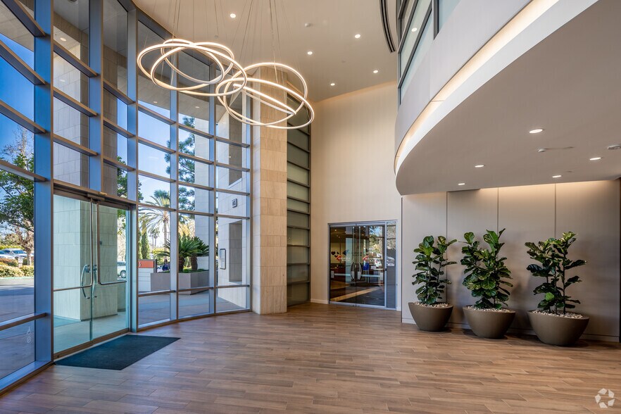 More Photos Of 4445 Eastgate Mall, San Diego Coworking Space