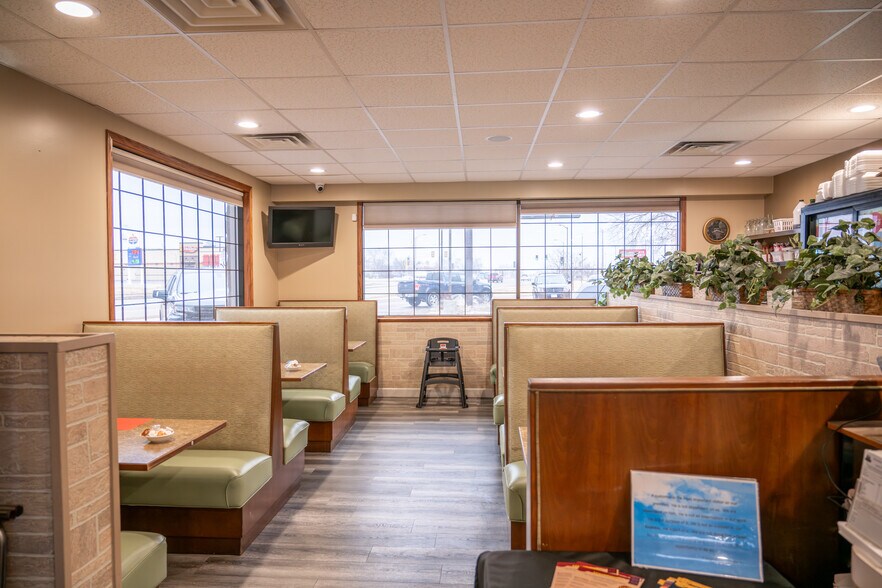 More Photos Of 532 Gateway Ave, Mauston Restaurant For Sale