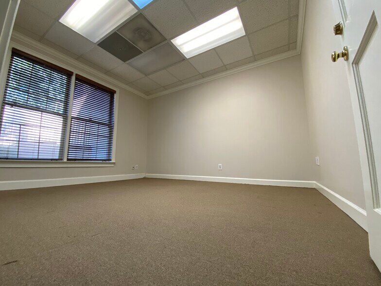 More Photos Of 1776 Old Spring House Ln, Dunwoody Medical For Lease