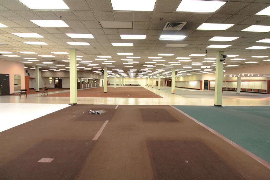 More Photos Of 1010 3rd Ave, Huntington Storefront Retail Office For Lease