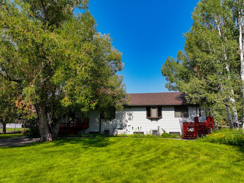 More Photos Of 890 N 2nd St, Lander Office For Sale