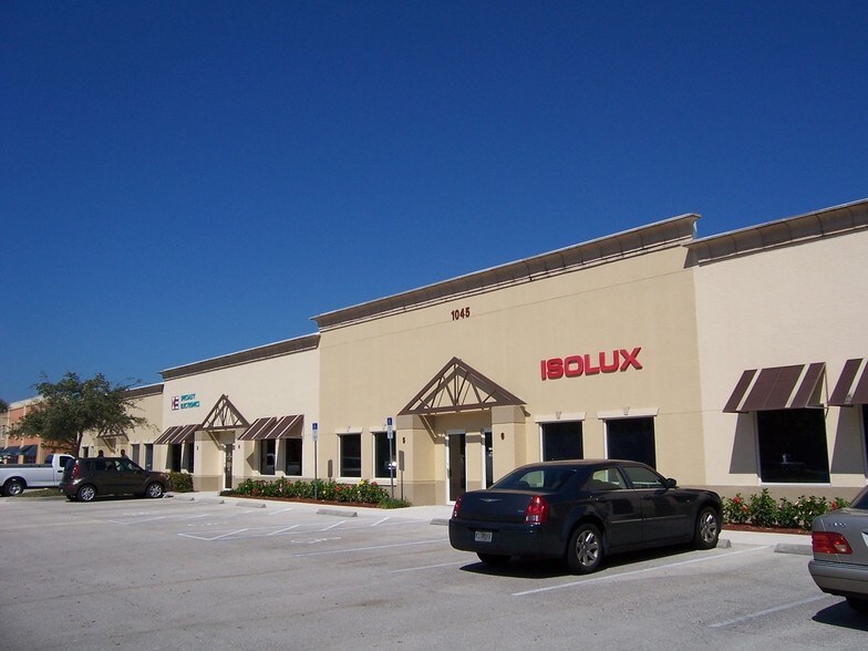 More Photos Of 1045 Collier Center Way, Naples Flex For Lease