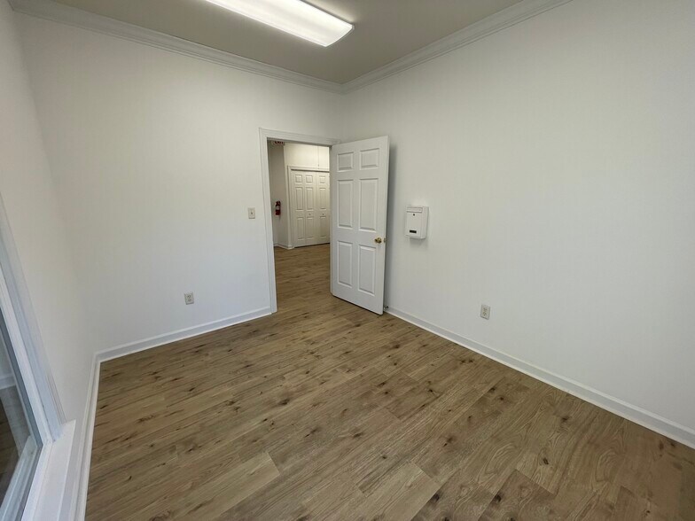 More Photos Of 111 Windel Dr, Raleigh Office Residential For Sale