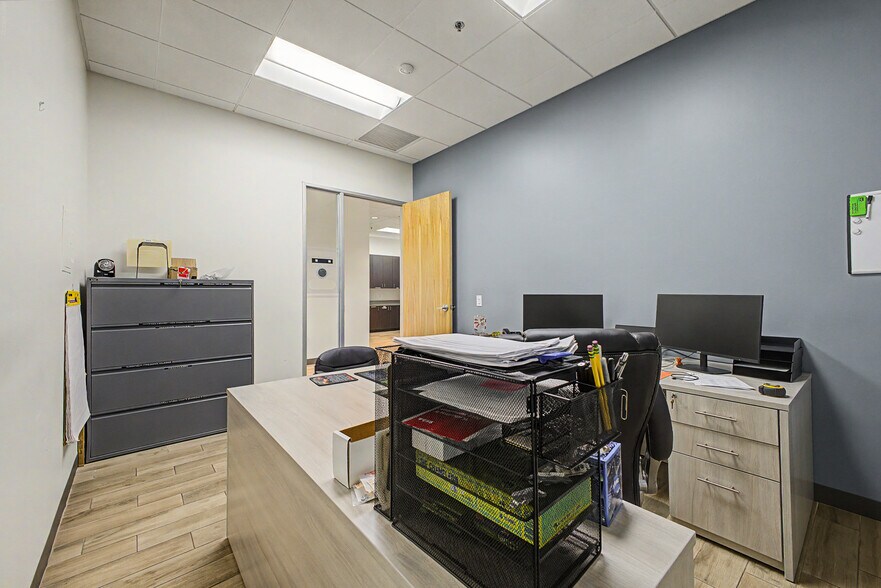 More Photos Of 230 N 48th Ave, Phoenix Manufacturing For Lease