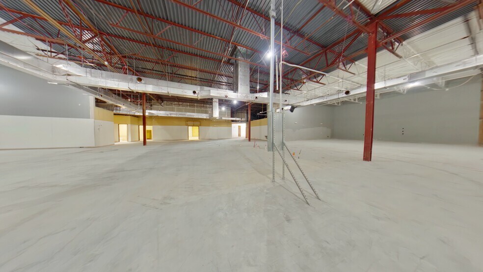 More Photos Of 1655 W Hamlin Rd, Rochester Hills Distribution For Sale