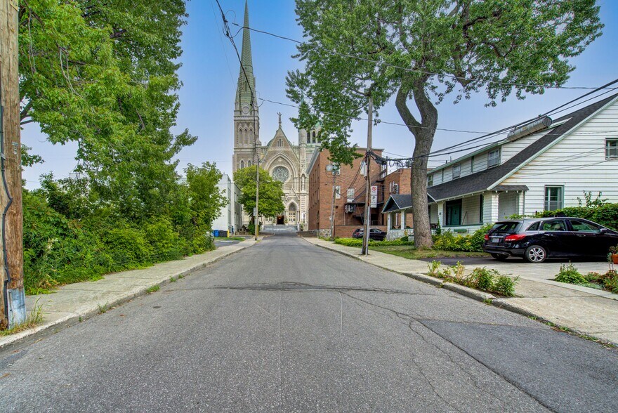 More Photos Of 15 Rue Charlotte, Longueuil Land For Sale