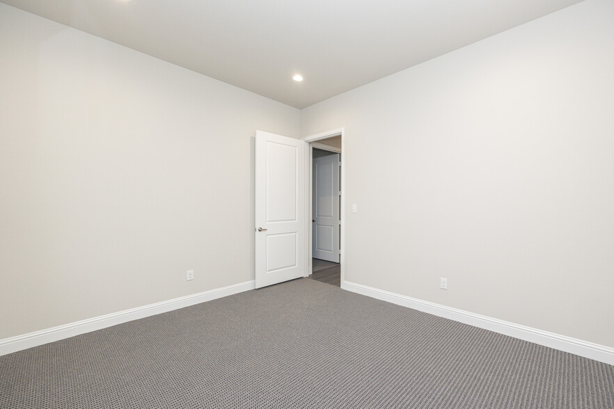 More Photos Of 6000 Alma Rd, McKinney Office For Lease
