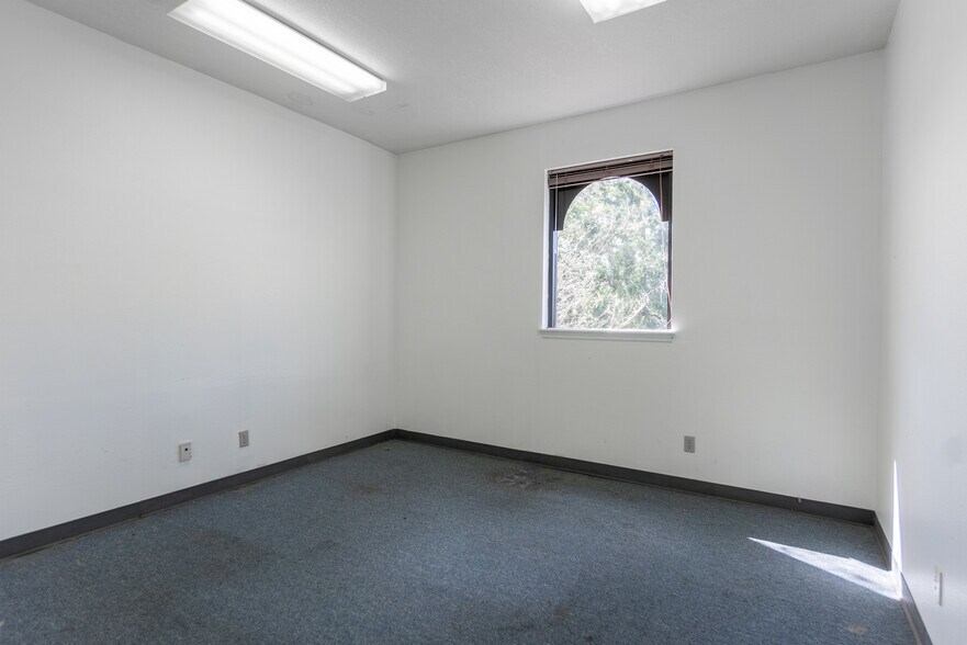 More Photos Of 37810 Medical Arts Ct, Zephyrhills Medical For Sale