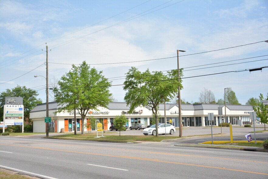More Photos Of 2029 Airport Blvd, Mobile Storefront For Lease