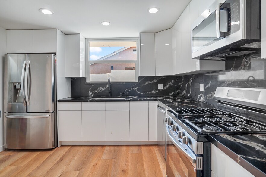 More Photos Of 20336 Cantara St, Winnetka Apartments For Sale
