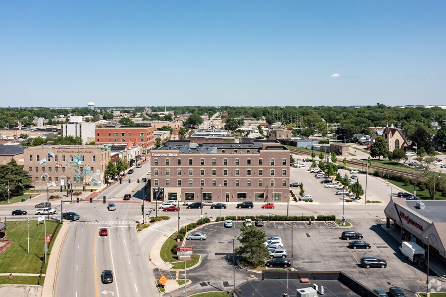 More Photos Of 106 E Lincoln Hwy, Dekalb Restaurant For Lease