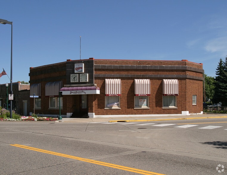 More Photos Of 2544 7th Ave, North Saint Paul General Retail For Lease