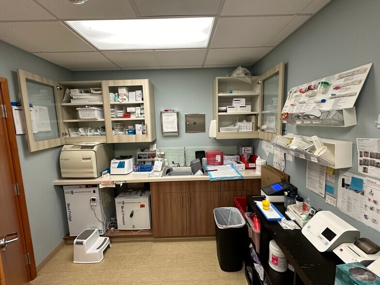 More Photos Of 19980 10th Ave NE, Poulsbo Storefront Retail Office For Sale