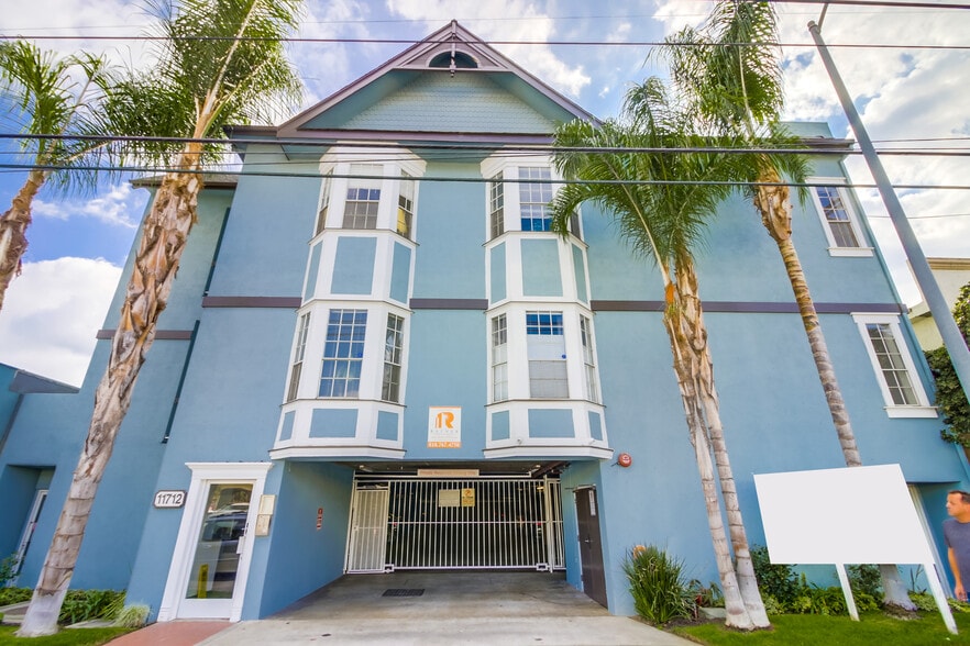 More Photos Of 11712 Moorpark St, Studio City Loft Creative Space For Lease