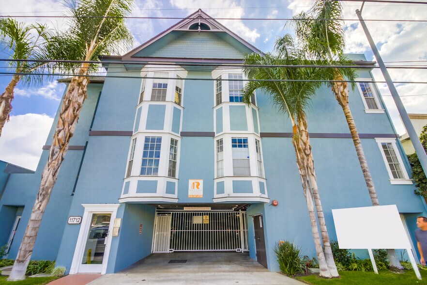 More Photos Of 11712 Moorpark St, Studio City Loft Creative Space For Lease