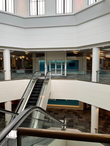 More Photos Of 49 W Maryland St, Indianapolis Storefront For Lease