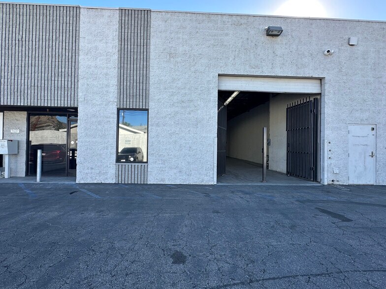 More Photos Of 8000 Wheatland Ave, Sun Valley Manufacturing For Lease